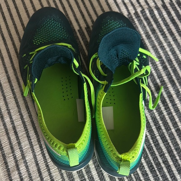Nike Green and Blue Athletic Running Shoes - Picture 7 of 9